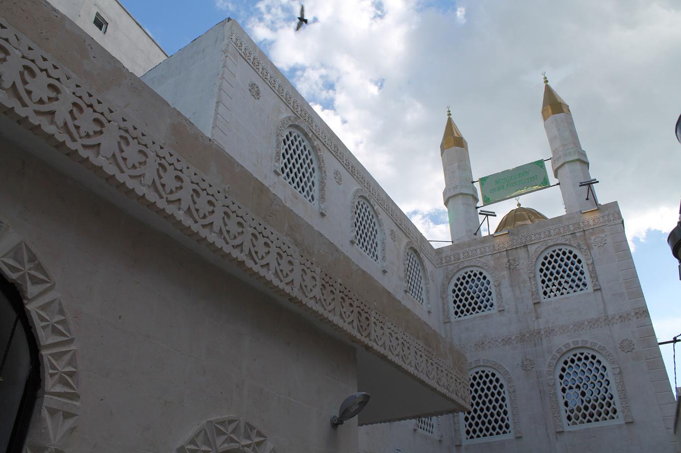 Cizre'de yapımı tamamlanan cami ibadete açıldı